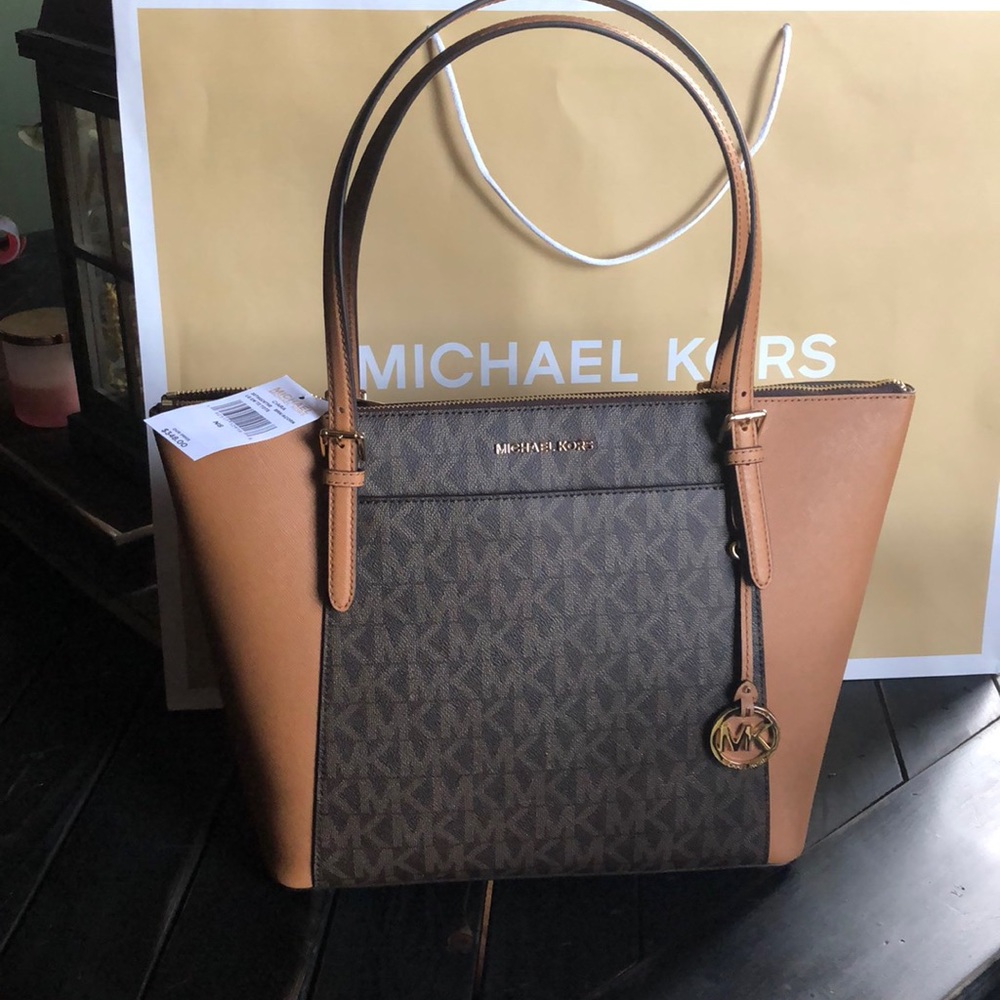 Micheal Kors purse